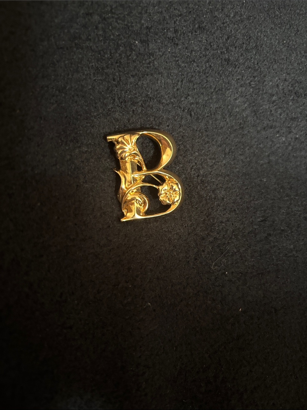 Vintage Avon Letter B brooch Goldtone